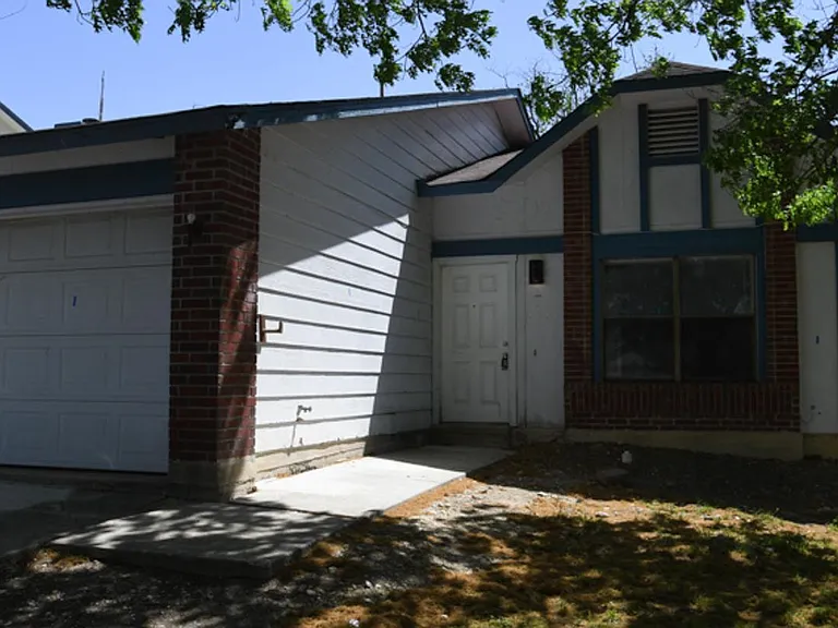 7724 Skyline Ridge Dr — Photo 1