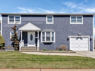67 Jefferson Pl, Massapequa, NY 11758