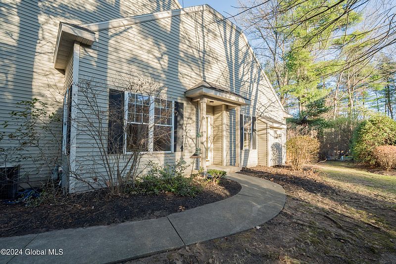 3rd image of 27 Donegal Way