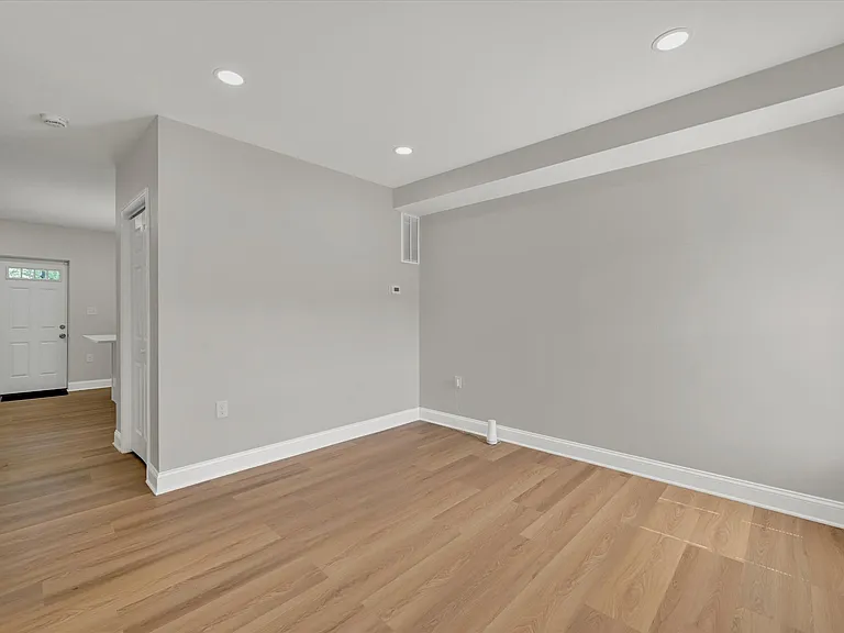 3722 Beehler Ave — Photo 2
