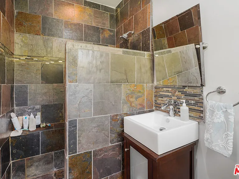 937 S Tremaine Ave — Photo 30