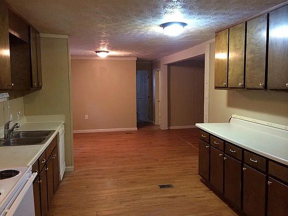3rd image of 170 Cottonwood Pl