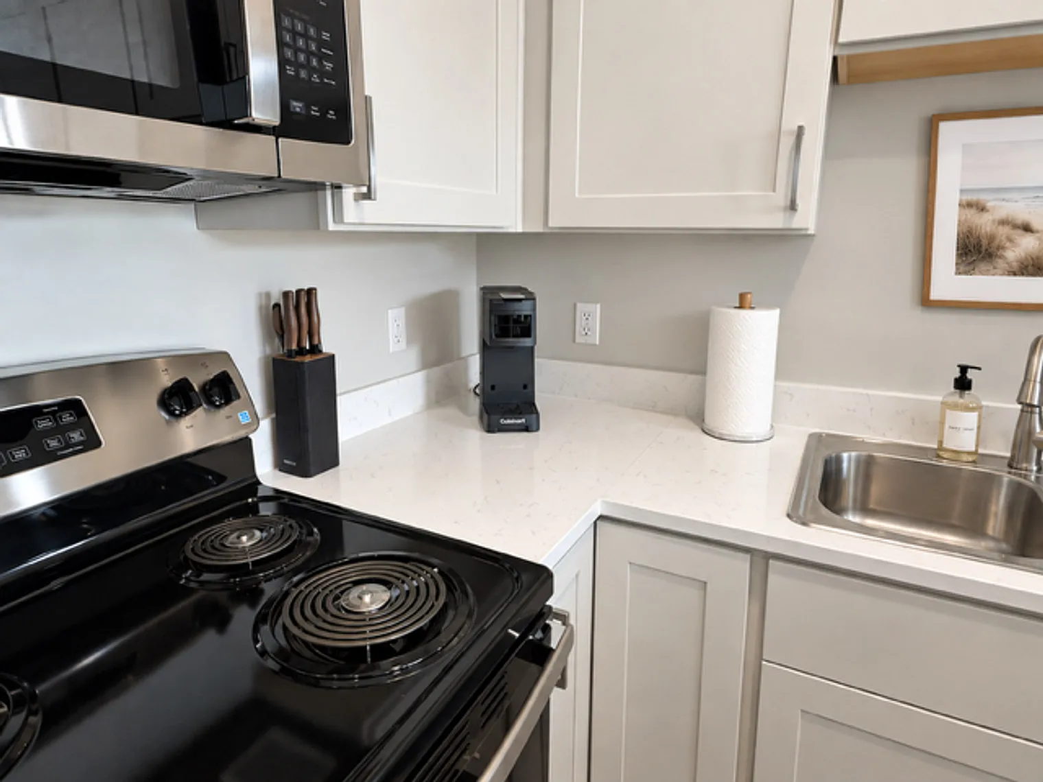 1 bed, 1.0 bath, 8072 sqft, $2,550 — Photo 2