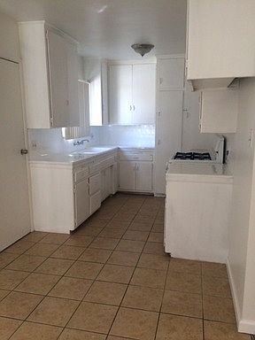 4th image of 3587 Beechwood Ave APT D