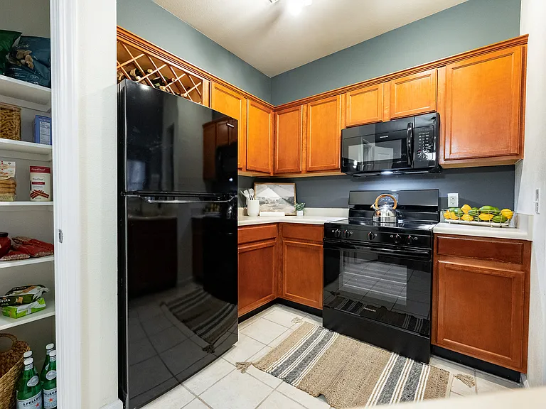 Central Park Apartments — Photo 24