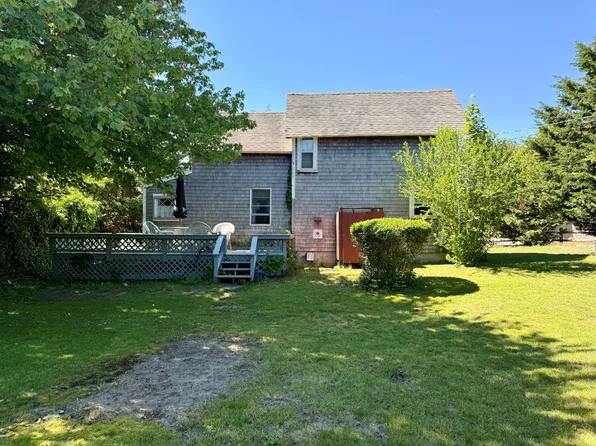 19 Perkins Ave, Oak Bluffs, MA 02557