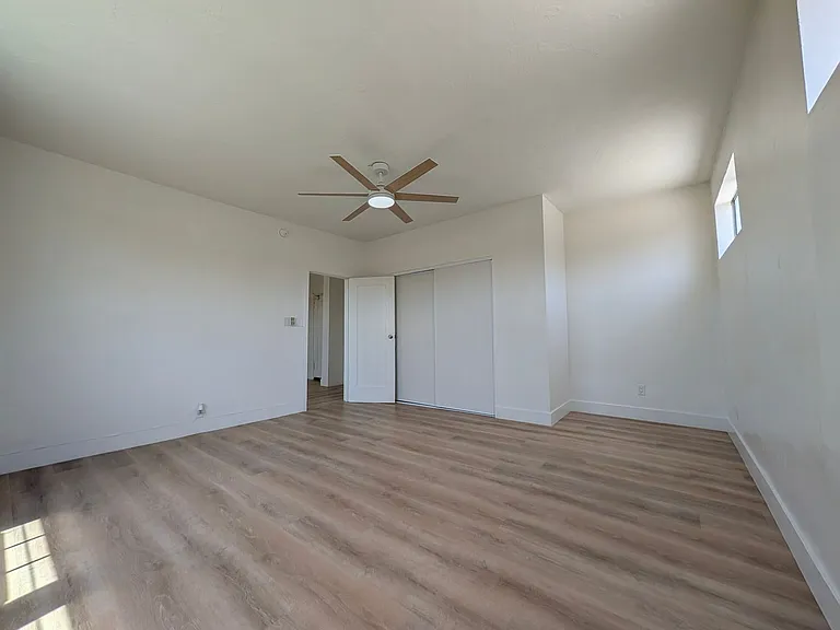 300 N Bonnie Brae St #302 — Photo 12