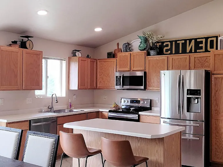 146 E River Dr — Photo 10