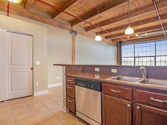 4th image of 533 Columbia Ave APT 109