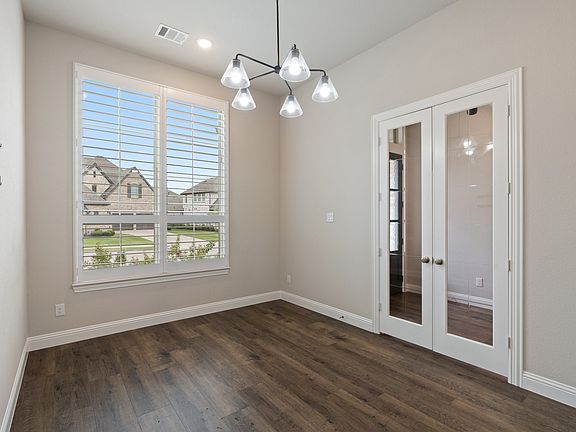 5th image of 1701 Deerwood Ln