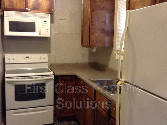 5th image of 121 NW 29th St APT 3/4