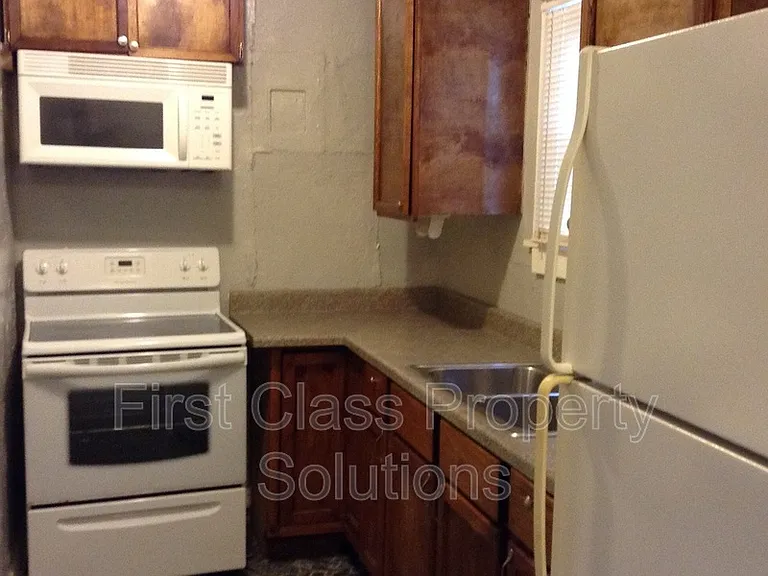 121 NW 29th St #3/4 — Photo 5