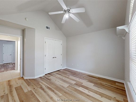 4th image of 3707 Essen Loop