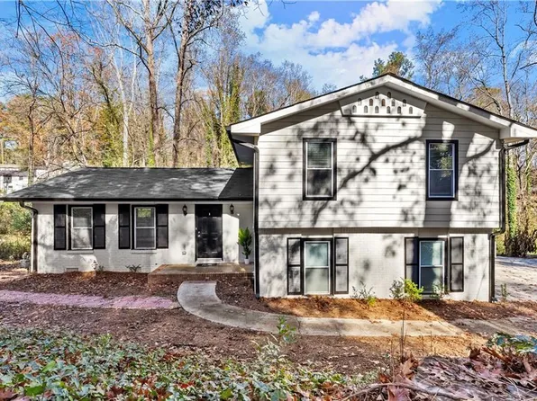 5916 Simone Dr, Stone Mountain, GA 30087