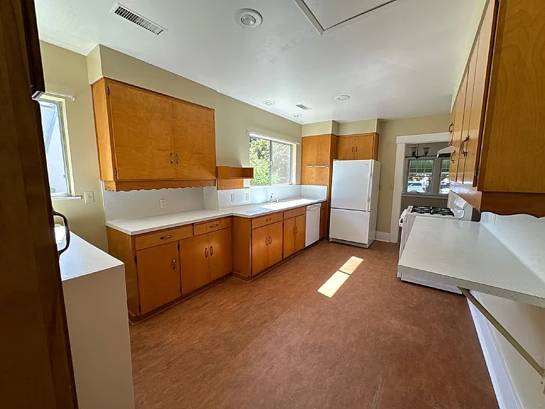 2140 Loomis St — Photo 11
