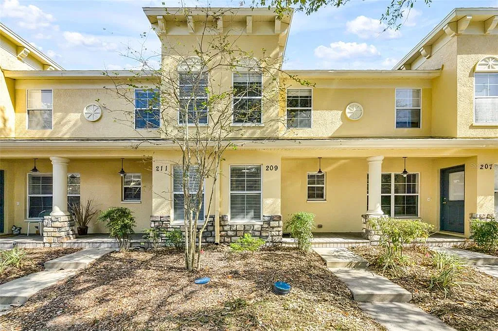 3 bed, 2.5 bath, 1560 sqft, $2,350 — Photo 3