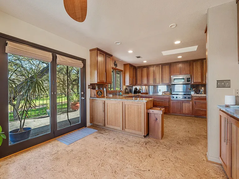 604 Rolling Green Dr — Photo 19