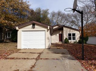 2455 Buttonwood Ct, Florissant, MO 63031