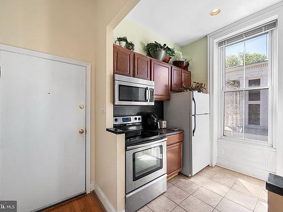 5th image of 308 S 13th St APT 11