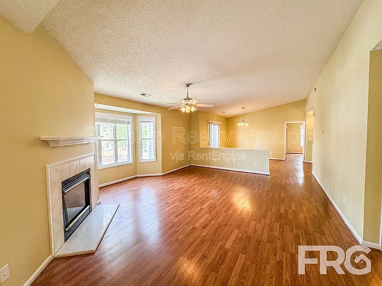 3306 Mulberry Ln #E — Photo 4