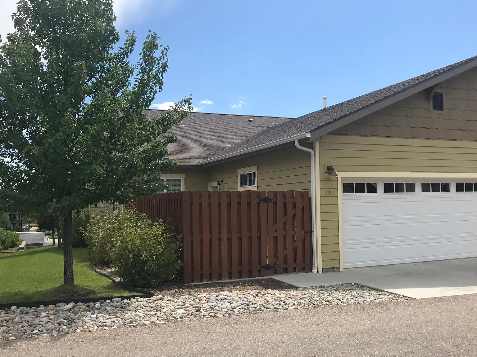 187 Sierra Vista St — Photo 2