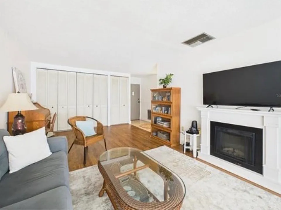 2700 Bayshore Blvd #3210
