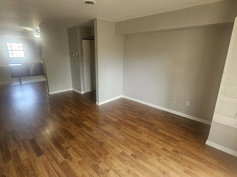 2400 Albany St — Photo 6