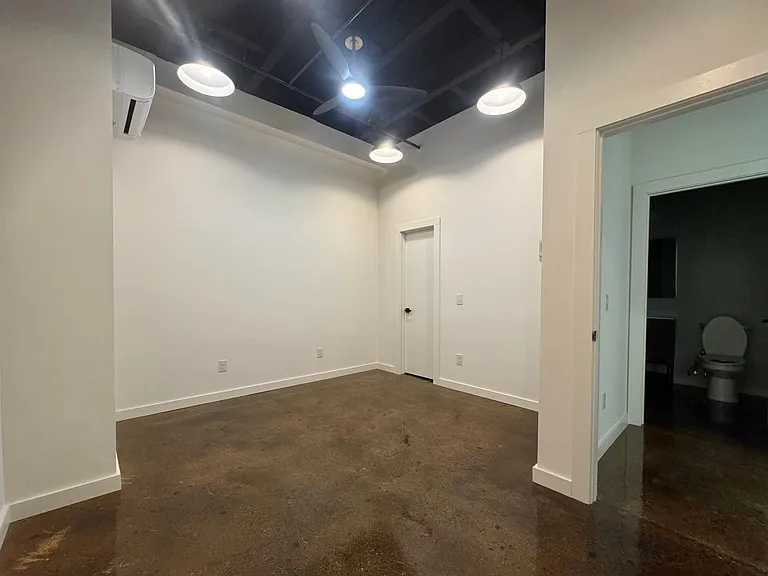 510 S College St — Photo 10