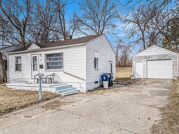 3rd image of 933 E Foss Ave