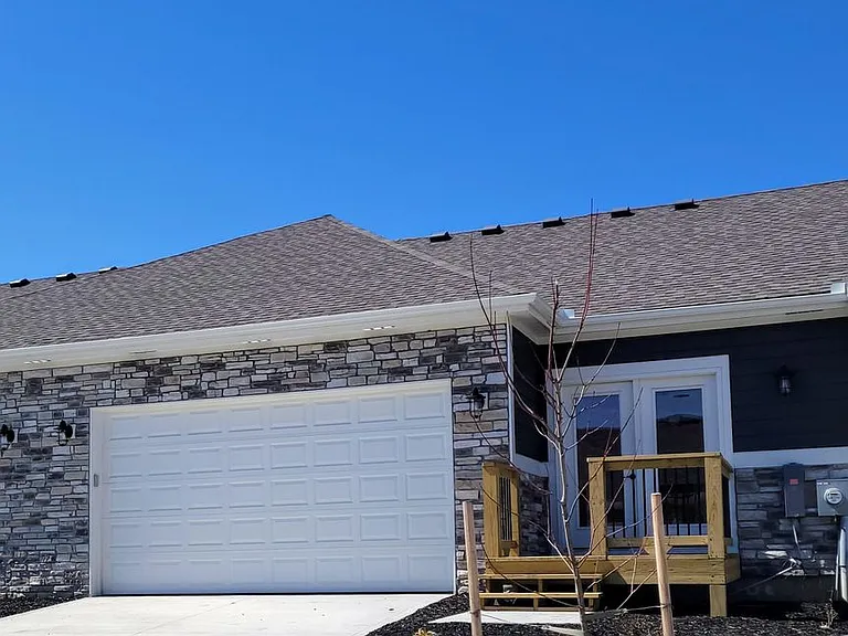 15845 Foster St — Photo 5