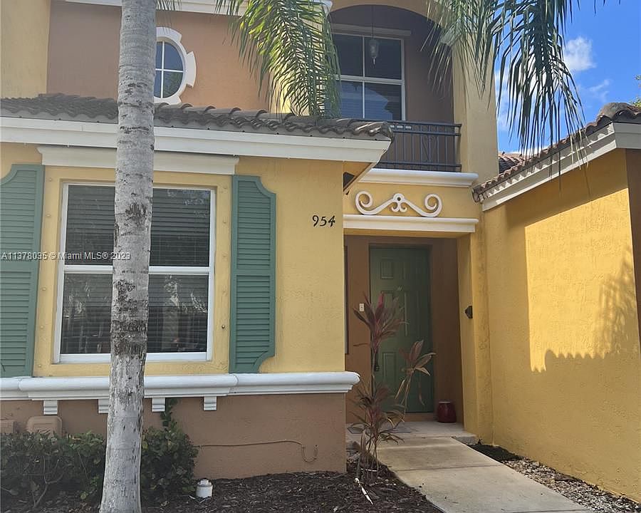 1st image of 954 NE 42nd Pl #954