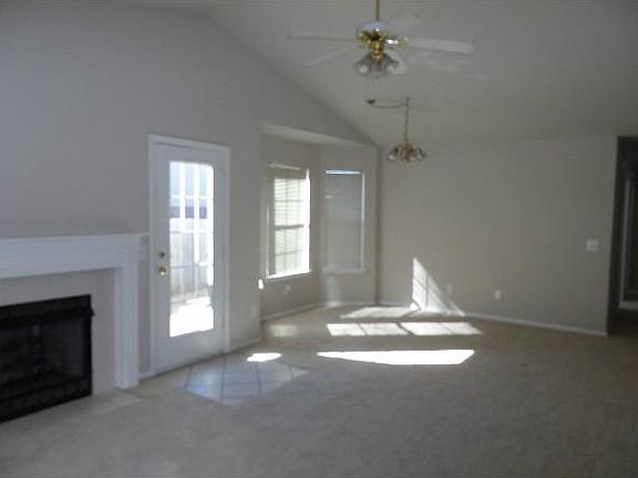2nd image of 1157 S Oleander Ln