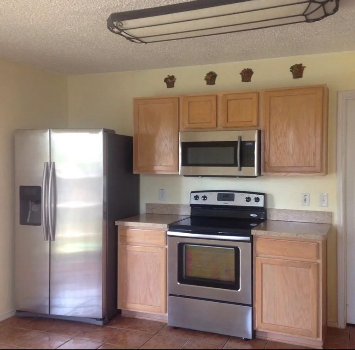 3 bed, 1816 sqft, $2,350 — Photo 3