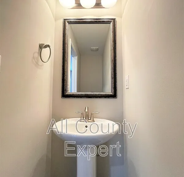912 Rose Way — Photo 14