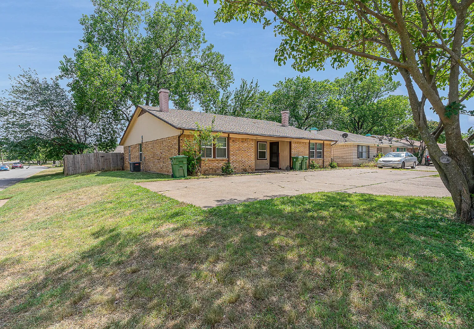 2 bed, 1.5 bath, 1013 sqft, $1,575 — Photo 2