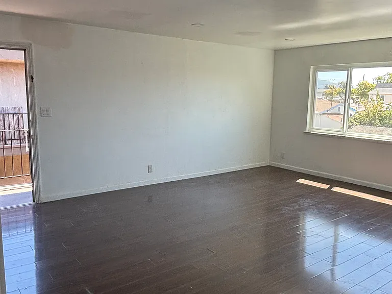 3020 35th Ave #15 — Photo 2
