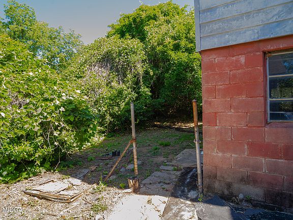 4th image of 636 Church St
