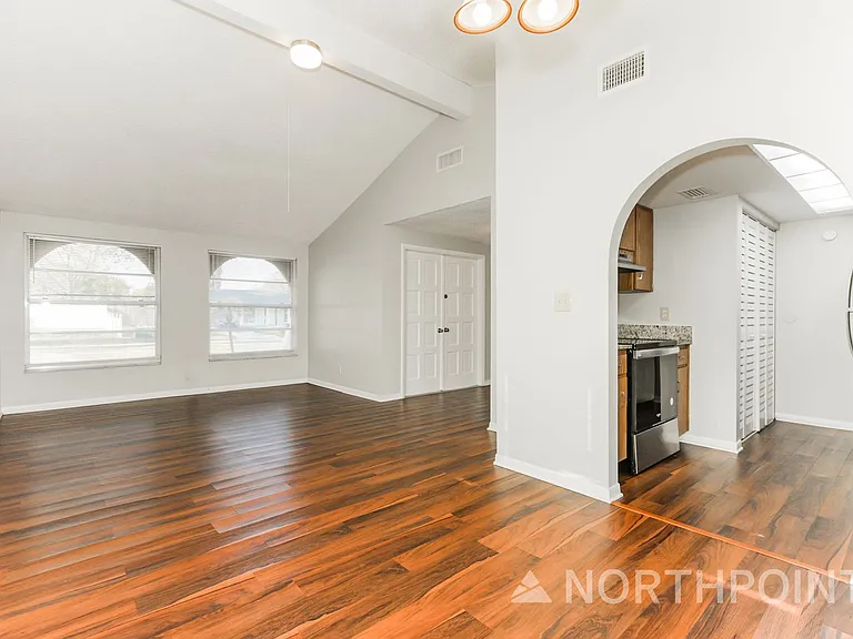 601 Highview Ter S — Photo 5