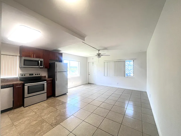 520 NE 44th St #4 — Photo 4