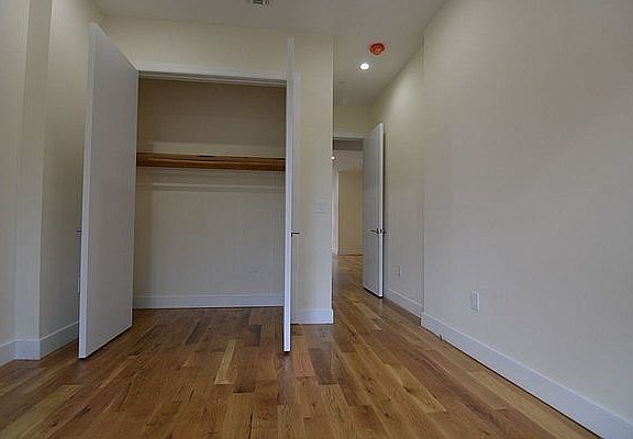 5th image of 744A Willoughby Ave #1C