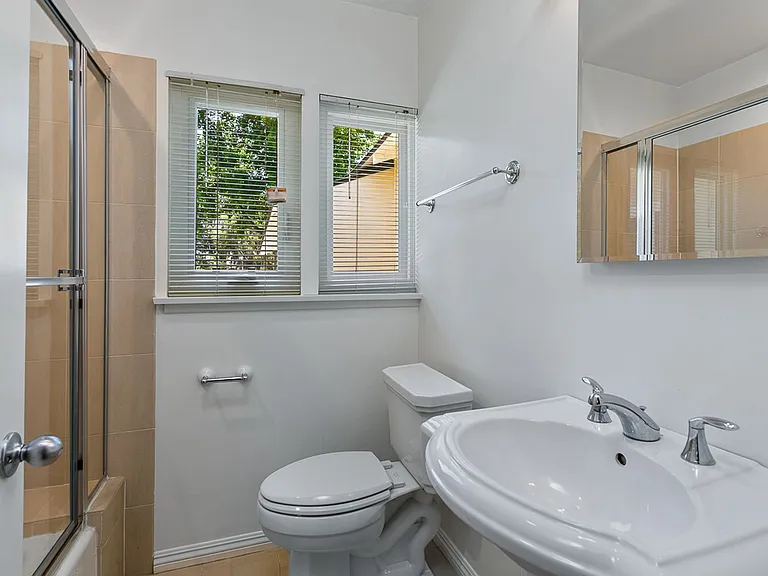 1325 Lomay Pl — Photo 10