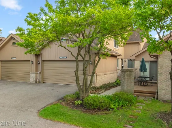 29513 Sierra Pointe Cir, Farmington, MI 48331