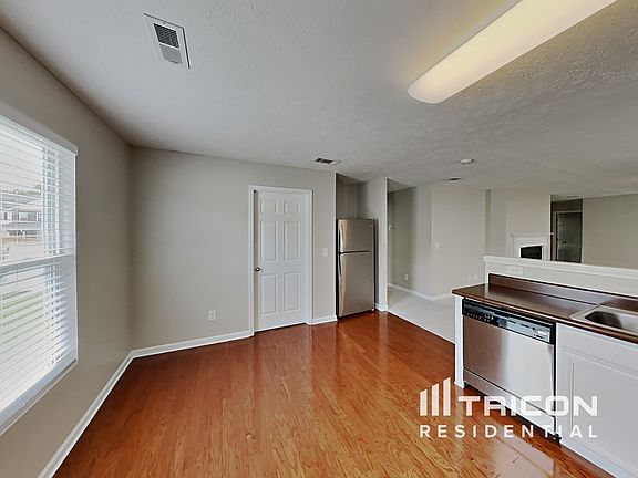 5th image of 3523 Bluespruce Way