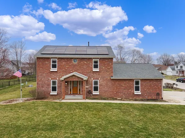 401 Heather Dr, Heyworth, IL 61745