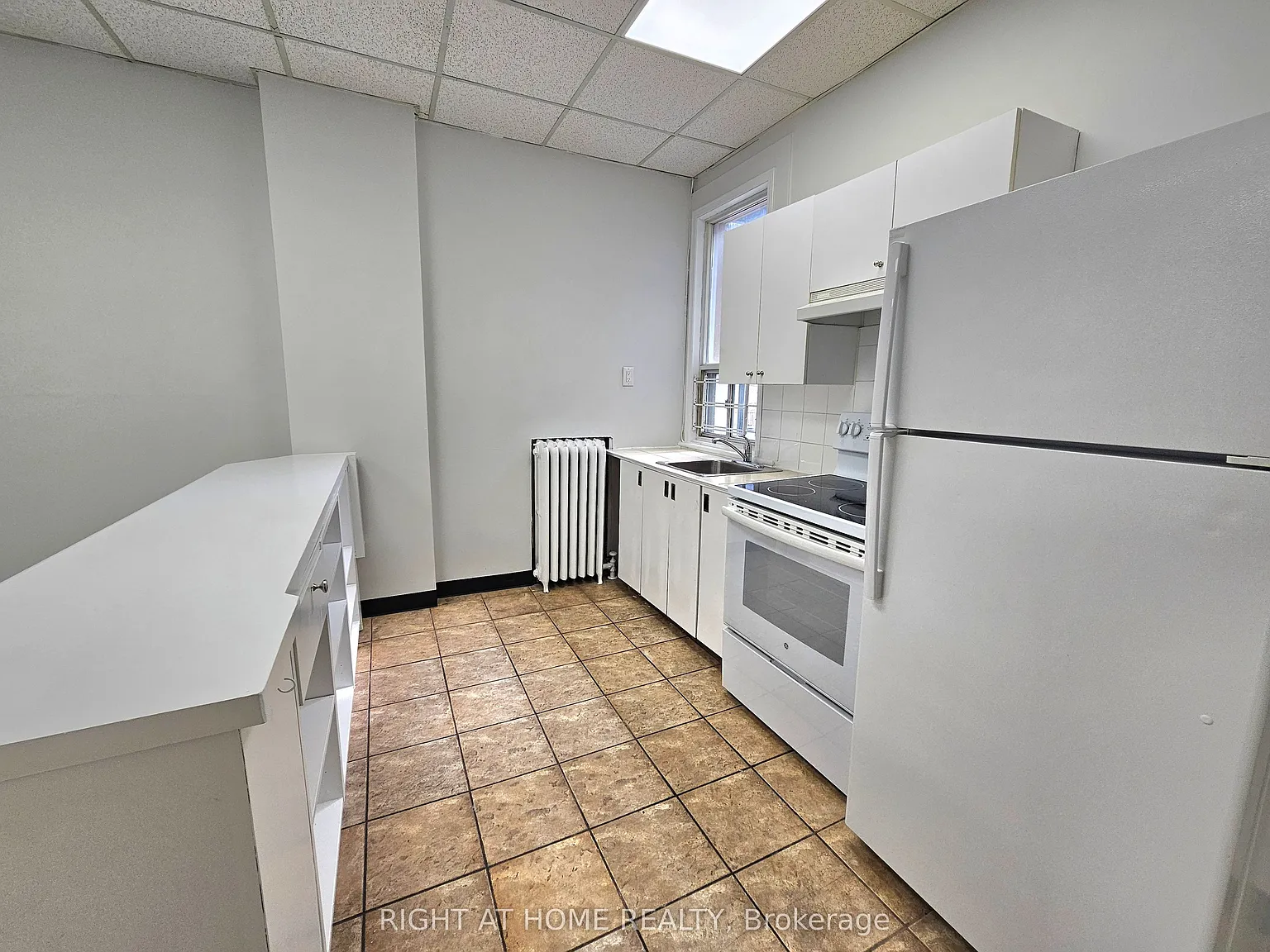 516 Yonge St — Photo 4