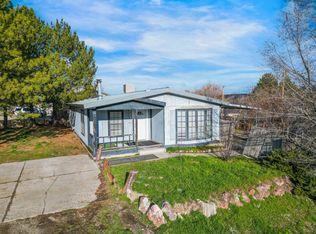 661 4th St, Carlin, NV 89822
