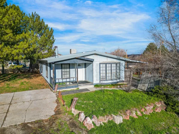 661 4th St, Carlin, NV 89822