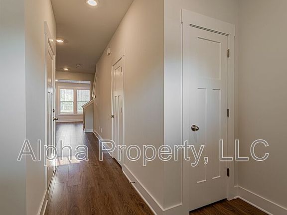 3rd image of 32 Mardale Ln