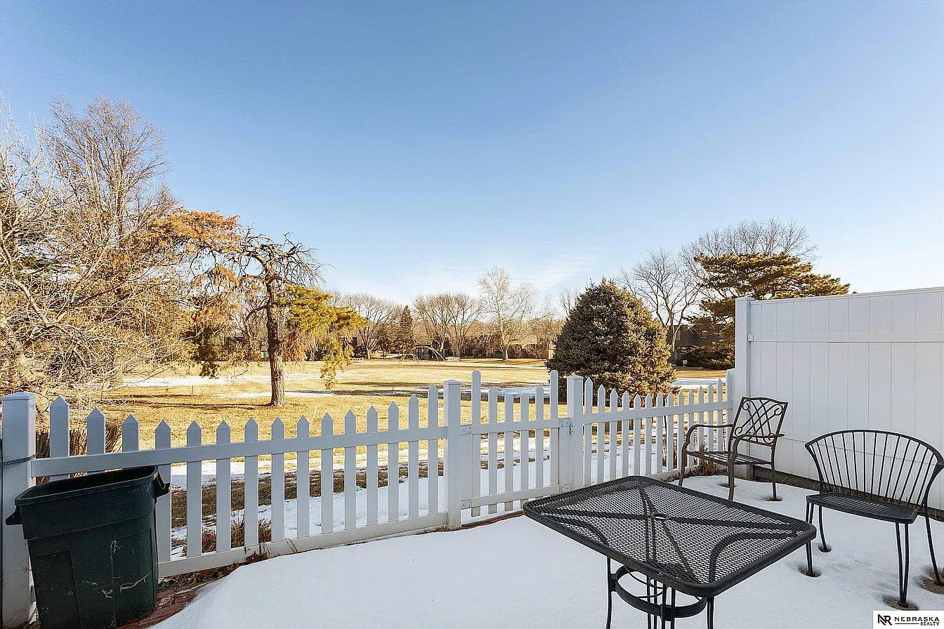 4 bed, 3.5 bath, 1956 sqft, $2,095 — Photo 4