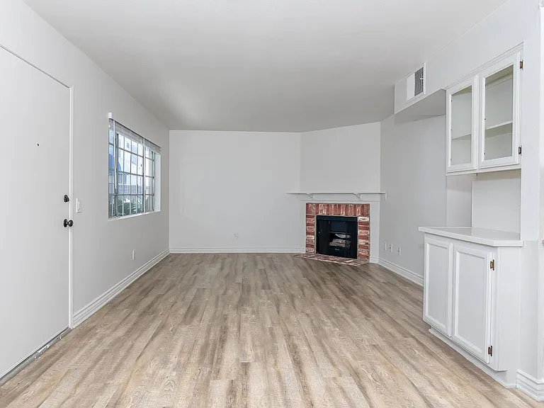 620 West Wilson — Photo 10
